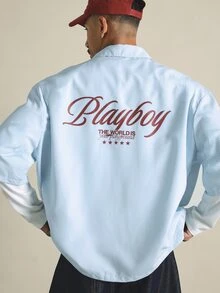 PLAYBOY X SUMWON 寬鬆短袖條紋襯衫，背面圖形文字印花，胸前口袋，夏季度假休閒風 - 藍色 - 查看 1