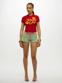 SUMWON WOMEN Island Girl 圖案短版上衣 扶桑花印花短袖修身 T-shirt 夏季度假上衣 - 紅色 - 查看 3