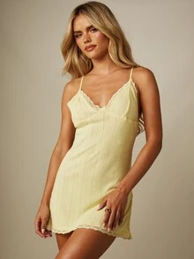 MISSGUIDED Gaun Mini Slip Rajut Pointelle dengan Hiasan Renda, Leher V, Tali Bahu Tipis, dan Detail Pita untuk Pesta Musim Panas - Kuning - View 1