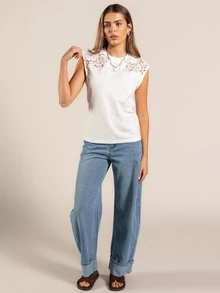 Rouah Jeans cómodos y holgados de pierna ancha con dobladillo enrollado para mujer - Jeans de vacaciones, jeans diarios, denim casual, denim de verano, denim de otoño - Lavado ligero - Ver 3