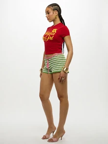 SUMWON WOMEN Island Girl 圖案短版上衣 扶桑花印花短袖修身 T-shirt 夏季度假上衣 - 紅色 - 查看 4