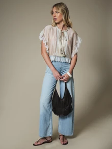 KSTM Boho-Crop-Bluse mit Spitzenbesatz, Rüschenärmeln, Quasten-Bindeband am Ausschnitt und wellenförmigem Saumdetail, Sommer-Festival-Top - Khaki - Übersicht 4