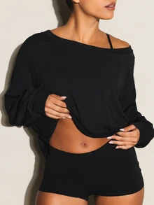 11SKNDS Atasan Crop Top Lengan Panjang Model Batwing Ukuran Besar dengan Leher Asimetris, Bahan Rajut Lembut yang Longgar dan Menjuntai, Kasual untuk Sehari-hari. - Hitam - View 1