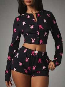 Missguided x Playboy طقم ملابس منزلية وبيجامة مكون من توب قصير بأكمام طويلة بطبعة شعار أرنب متكررة وشورت بوكسر متناسق - الأسود - مشاهدة 5