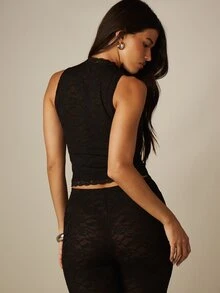 MISSGUIDED Floral Lace Halter Neck Crop Top With Scalloped Trim And Deep V-Neckline For Night Out Party - Black - View 2