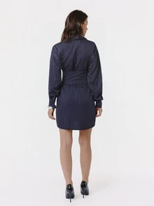 OverBlushhh Robe chemise courte à rayures fines bleu marine pour femmes avec corset à lacets intégré, manches longues pour le bureau, élégante, soirée en amoureux, été au quotidien - Bleu marine - Voir 3
