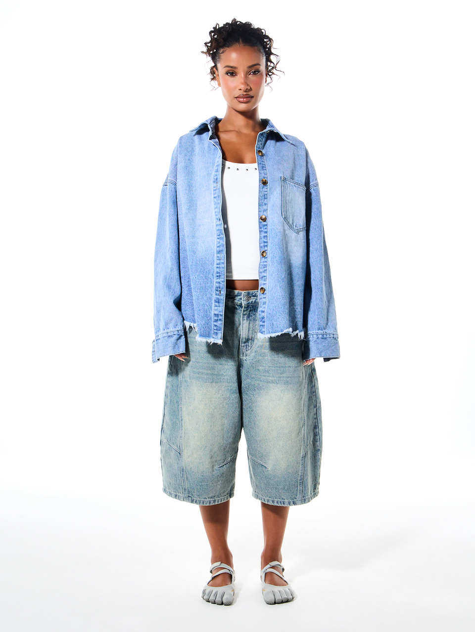 SUMWON WOMEN Oversized Denim Shacket With Chest Pocket Collared Button-Front Raw Frayed Hem Long Sleeve Shirt Jacket