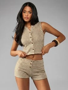 MISSGUIDED Conjunto de dos piezas de punto acanalado a rayas con chaleco corto con botones delanteros y mini shorts para el verano - Caqui - Ver 1