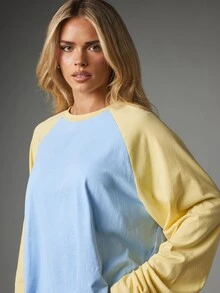 MISSGUIDED Color Block Oversized Long Sleeve Crew Neck Raglan T-Shirt With Contrast Yellow Sleeves And Light Blue Body - Multicolor - View 4