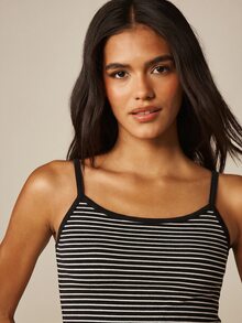 MISSGUIDED 條紋七分褲搭配細肩帶方領短版背心上衣，夏季度假休閒修身短版套裝 - 黑色 - 查看 5