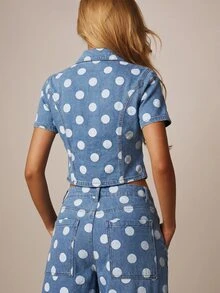 MISSGUIDED 圓點牛仔短版夾克，短袖、鈕扣前開襟、胸前口袋，復古夏季音樂節風格 - 淺色水洗藍 - 查看 5