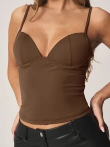 MISSGUIDED Top corto tipo camisola con escote corazón, copas de sujetador integradas y tirantes ajustables - Estilo bustier ajustado - Marrón Mocha - Ver 3