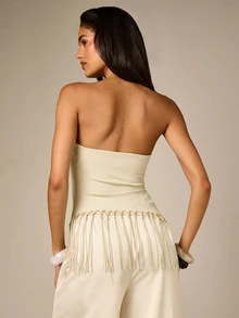 AiiRZ Atasan Tube Tanpa Tali dengan Detail Rumbai Makrame Asimetris di Bagian Bawah, Model Crop Top Bandeau untuk Pesta Festival Musim Panas - Krim - View 3