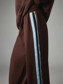 MISSGUIDED Archive Wide Leg Track Pants With Side Stripe Detail Elastic Waist Full Length Relaxed Fit Casual Trousers - Brown - View 4