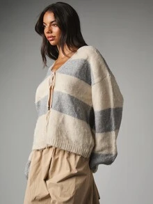 MISSGUIDED Striped Fuzzy Knit Crop Cardigan With V-Neck Tie Front Detail And Balloon Sleeves For Fall Winter Cozy Layering - Grey - View 4