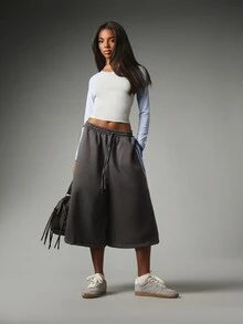 MISSGUIDED 撞色落肩長袖短版上衣，V領設計搭配對比淺藍色袖子，適合春季休閒日常穿著 - 灰色 - 查看 3