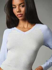 MISSGUIDED 撞色落肩長袖短版上衣，V領設計搭配對比淺藍色袖子，適合春季休閒日常穿著 - 灰色 - 查看 5