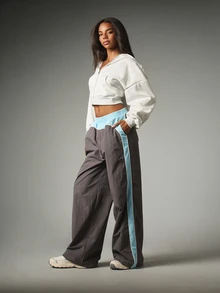 MISSGUIDED 寬腿降落傘長褲，淺藍對比側條紋與彈性腰帶，適合休閒日常穿著 - 彩色 - 查看 4