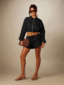 MISSGUIDED 短版拉鍊夾克，襯衫領、彈性下擺與泡泡袖，春季節慶度假外套 - 黑色 - 查看 4