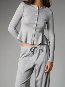 MISSGUIDED 羅紋針織荷葉邊短版上衣與寬腿休閒長褲套裝，鈕扣前襟與抽繩腰頭設計 - 深灰色 - 查看 3