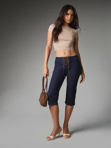 MISSGUIDED 水洗短版圓領短袖修身上衣，花卉蕾絲下擺飾邊，夏季音樂節風格 - 卡其色 - 查看 3