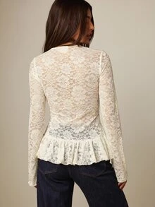 MISSGUIDED Blus Berenda Bunga dengan Detail Ruffle di Depan, Lengan Lonceng, dan Hem Peplum, Sempurna untuk Kencan Malam di Musim Semi atau Acara Malam yang Meriah. - Putih - View 2
