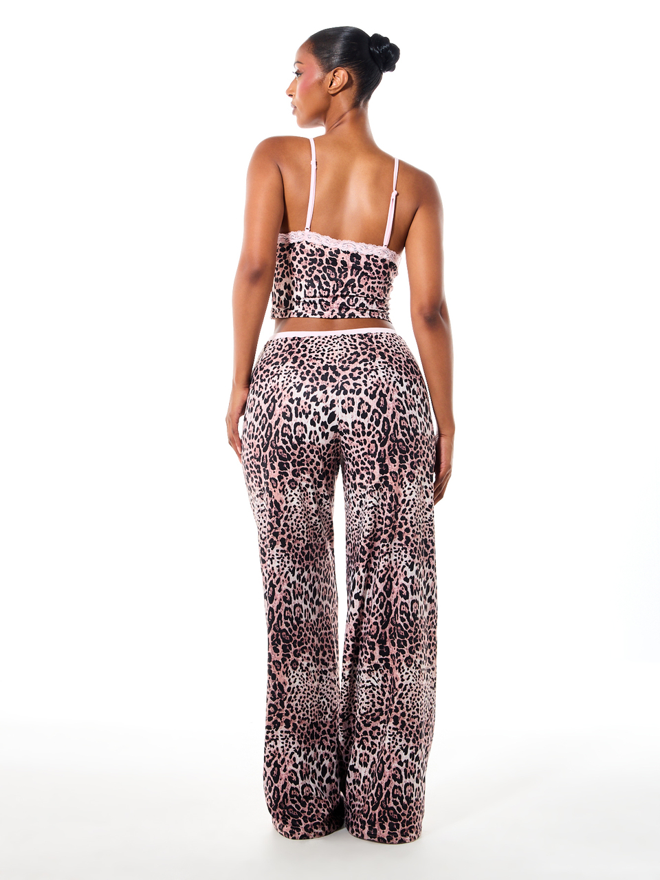 SUMWON WOMEN Leopardenmuster Spitze Bralette und weite Beine Co-Ord Set V-Ausschnitt Crop Top mit hochbund Palazzo Hose Sommer Zweiteiler Outfit