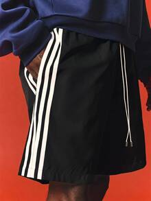 SUMWON Shorts com Listra Lateral, Cordão e Cintura Elástica com Detalhe de Painel Contrastante para Uso Casual Diário no Verão - Preto - Visão 5