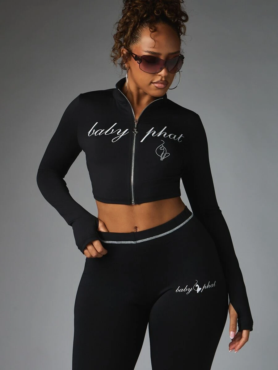 BABYPHAT 字母 Logo 短版拉鍊夾克,小立領、拇指孔袖口與對比色下擺設計 - 黑色 - 查看 1