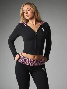 Missguided x Playboy Felpa con cappuccio corta con chiusura lampo e logo coniglio, stampa leopardata rosa, bordo a contrasto del cappuccio e polsini con fori per il pollice a maniche lunghe - Multicolore - Visualizzare 4