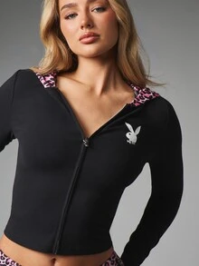 Missguided x Playboy Felpa con cappuccio corta con chiusura lampo e logo coniglio, stampa leopardata rosa, bordo a contrasto del cappuccio e polsini con fori per il pollice a maniche lunghe - Multicolore - Visualizzare 5
