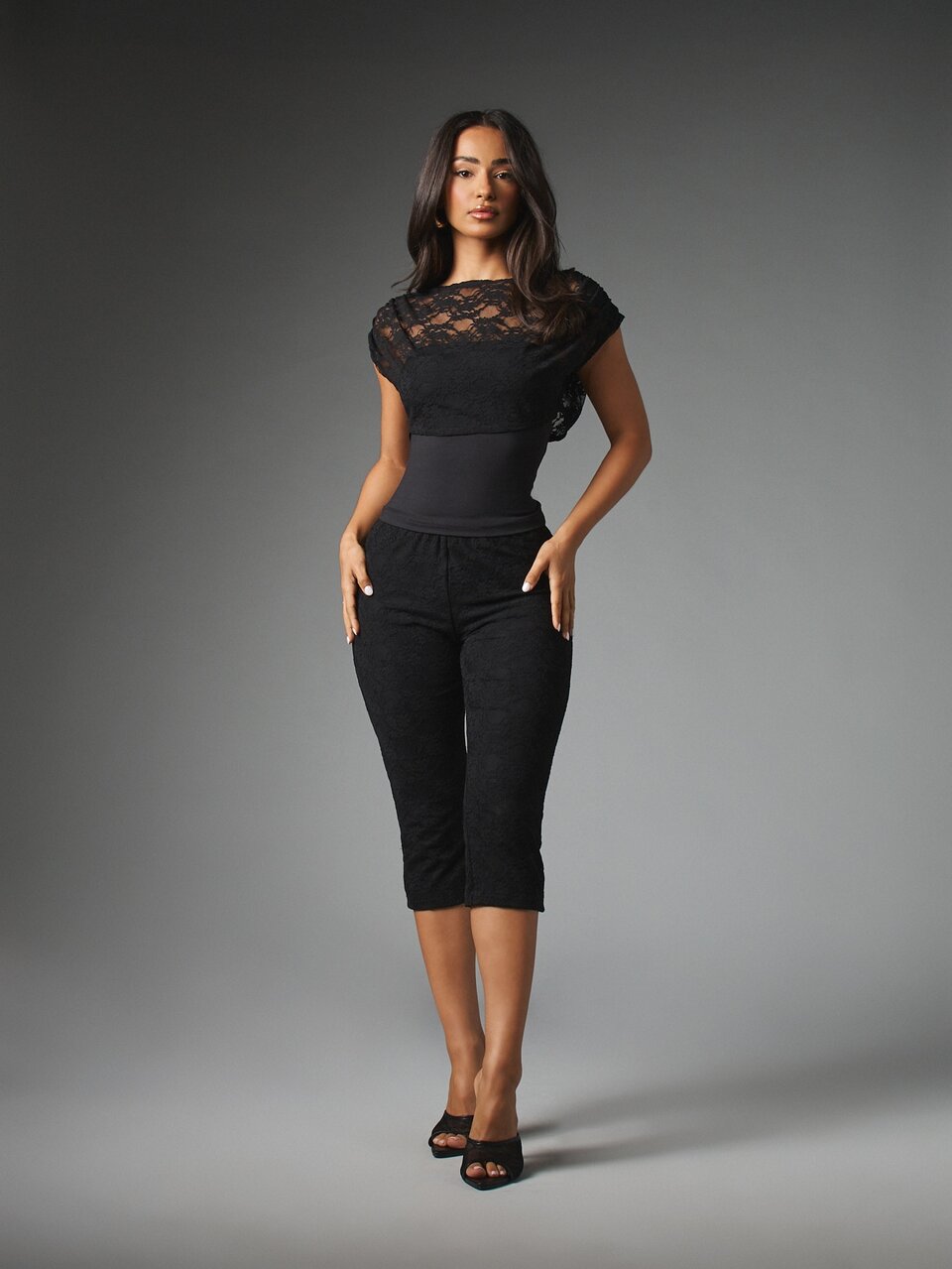 MISSGUIDED Floral Lace Co-Ord Set Boat Neck Cap Sleeve Crop Top And Cropped Capri Pants Two Piece Outfit
