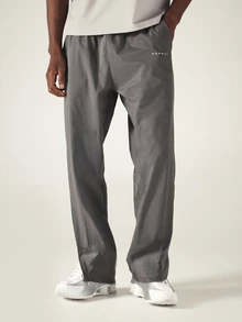 SUMWON Pantalones de chándal de pierna ancha con bajo de abertura lateral, cintura elástica y bolsillos laterales, detalle reflectante, pantalones de tejido color carbón - Gris - Ver 4