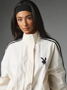 Missguided x Playboy 兔子標誌寬鬆版立領防風夾克，黑色對比條紋細節，全開襟拉鍊，臀部長度，復古風格 - 白色 - 查看 5