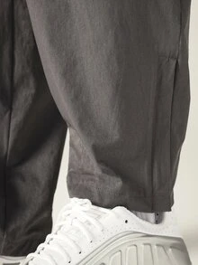 SUMWON Pantalones de chándal de pierna ancha con bajo de abertura lateral, cintura elástica y bolsillos laterales, detalle reflectante, pantalones de tejido color carbón - Gris - Ver 6