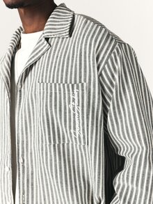 SUMWON Herren Oversized gestreiftes Leinen-Optik Hemd mit Brusttasche und besticktem Logo, Langarm, Knopfleiste, Sommer Lässig Hemd - Grau - Übersicht 5