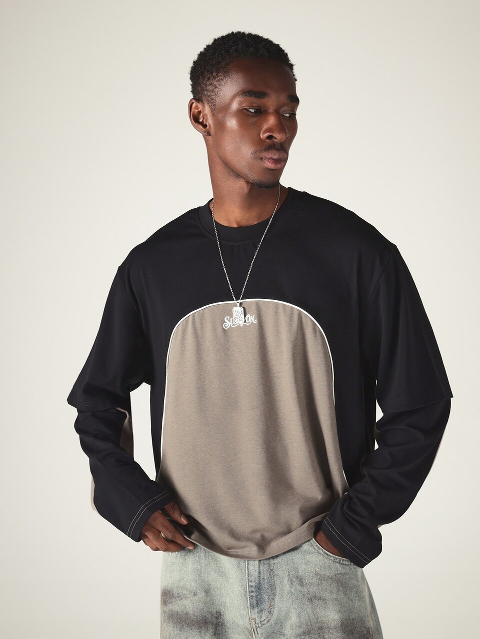 Crop Fit Farbblock Langarm Oversized T-Shirt mit Varsity Nummer 26 Rückendruck und Kontrastpaspeln Rundhals Top