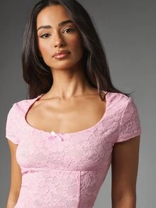 MISSGUIDED 花卉蕾絲短版上衣，圓領、小飛袖、蝴蝶結裝飾，適合春夏約會之夜 - 粉色 - 查看 4