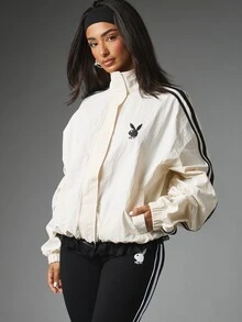 Missguided x Playboy 兔子標誌寬鬆版立領防風夾克，黑色對比條紋細節，全開襟拉鍊，臀部長度，復古風格 - 白色 - 查看 1