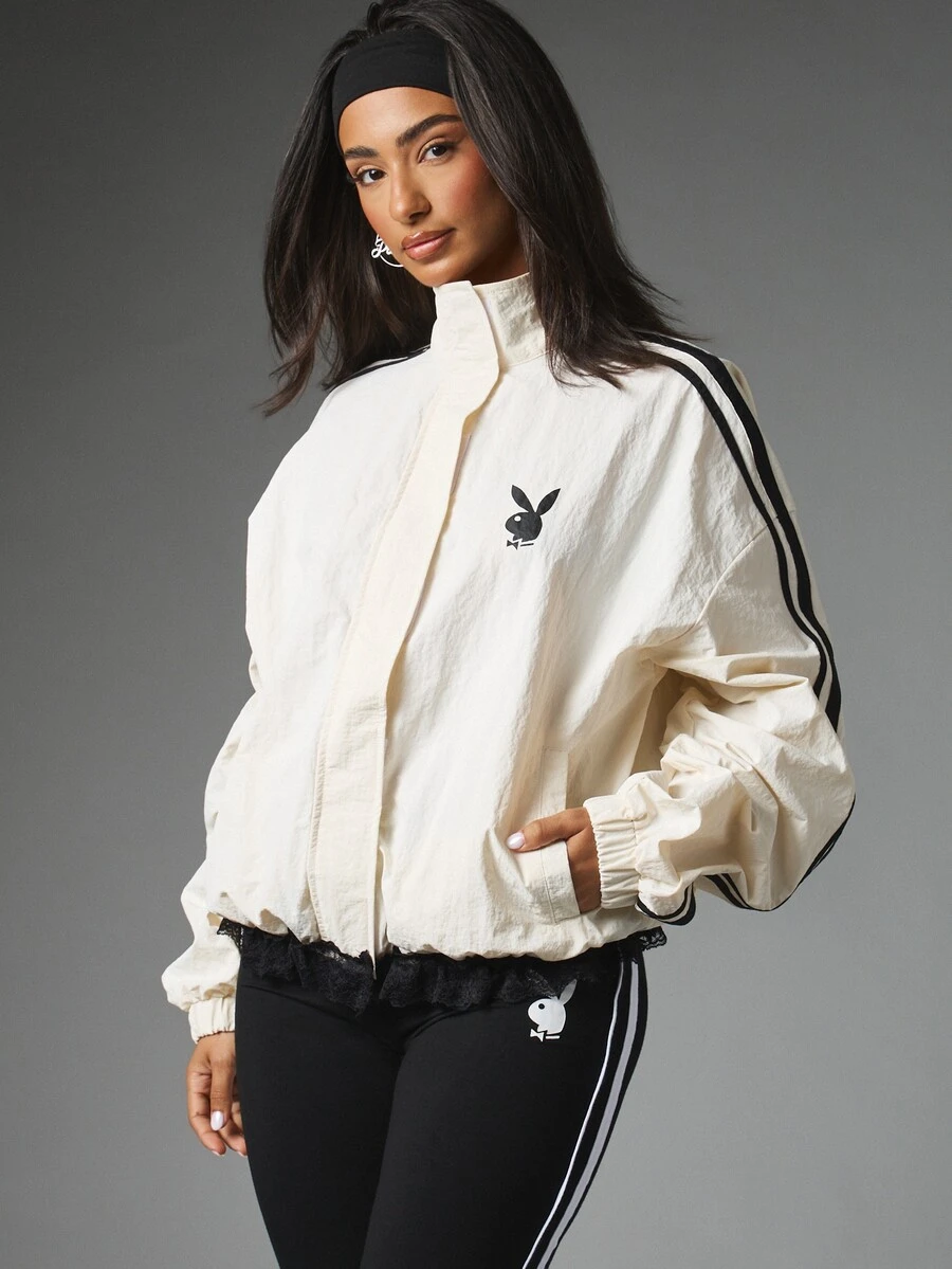 Missguided x Playboy 兔子標誌寬鬆版立領防風夾克,黑色對比條紋細節,全開襟拉鍊,臀部長度,復古風格 - 白色 - 查看 1