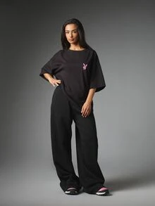 Missguided x Playboy Oversized Crew Neck T-Shirt With Pink Zebra Print Bunny Logo And Repeat Script Back Graphic Summer Casual Tee - Black - View 2