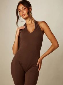 MISSGUIDED Halter Neck Capri Jumpsuit With V-Neckline Open Back And Body-Hugging Fit Perfect For Summer Vacations And Casual Outings - Chocolate Brown - View 2