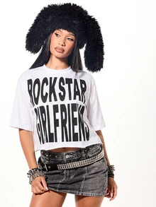 SUMWON WOMEN Rockstar Girlfriend 圖案短版上衣，寬鬆短袖圓領印花上衣，夏季音樂節演唱會穿搭 - 白色 - 查看 1