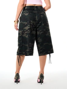 SUMWON Celana Pendek Bermuda Kargo Kamuflase dengan Logo Tulisan Pink di Kaki, Denim Warna Gelap, Saku Serbaguna, Tali Serut di Bagian Bawah, Cocok untuk Festival Musim Panas - Hijau Tentara - View 2