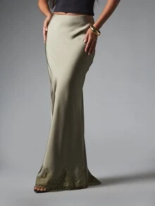 MISSGUIDED Rok Maxi Berhiaskan Renda Satin, Potongan Miring, Hem Mengembang, Panjang Hingga Lantai, Gaya Elegan untuk Acara Malam, Musim Semi/Musim Panas - Dark Green - View 1