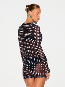 KIZN Gaun Mini Bodycon Lengan Panjang Jala Transparan dengan Motif Polkadot Halftone untuk Pesta, Klub Malam, Festival Musim Panas - Hitam dan Putih - View 2