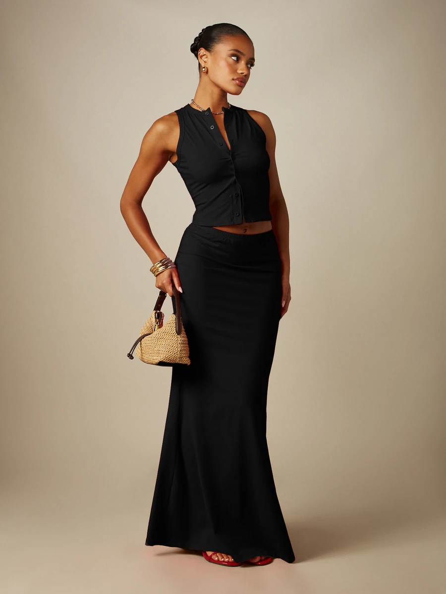 MISSGUIDED Sleek Maxi Skirt And Button Front Top With Fitted Silhouette And Flared Hem Elegant Floor Length Style Perfect For Evening And Holiday Occasions - Black - View 1