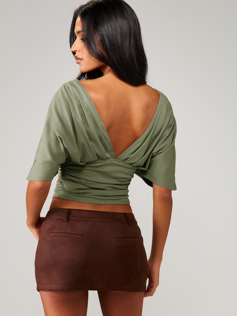 MISSGUIDED Deep V-Neck Ruched Crop Top With Batwing Sleeves And Open Back Detail - Twisted Front Gathered Waist Summer Top