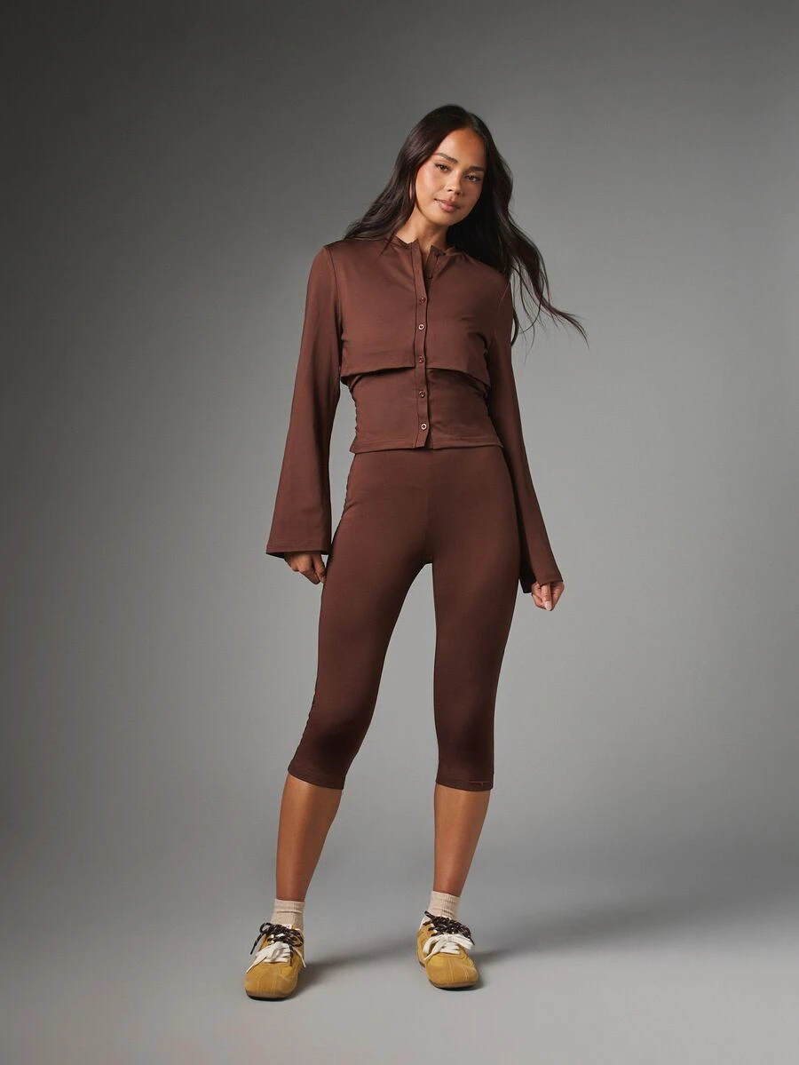 MISSGUIDED Setelan Atasan Lengan Panjang Pendek Berkerah Tinggi dengan Kancing Depan dan Celana Legging Capri dengan Lengan Lonceng - Coffee Brown - View 1