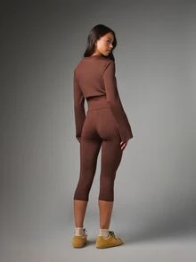 MISSGUIDED Setelan Atasan Lengan Panjang Pendek Berkerah Tinggi dengan Kancing Depan dan Celana Legging Capri dengan Lengan Lonceng - Coffee Brown - View 3